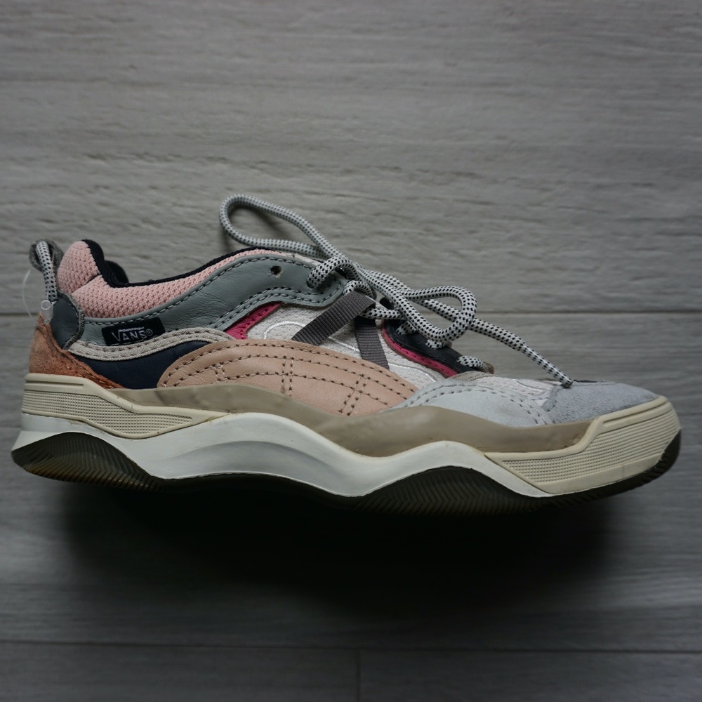 Cool Van's sneakers size women's 6; men's 4.5 UNISEXY groovy retro design